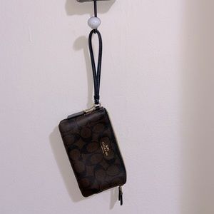 BRAND NEW COACH WALLET PURSE WITH WRIST STRAP! **NEVER USED**